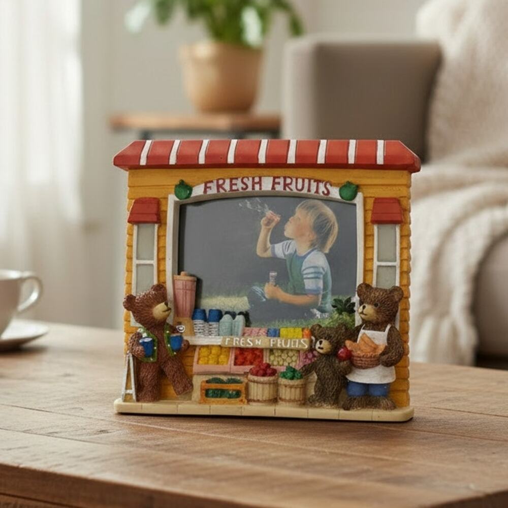 VTG Dolgencorp Picture Frame 3D Bear Family at the Fresh Fruit Stand Resin NEW